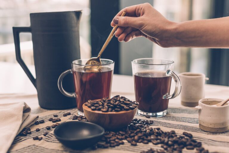 既にあなたはカフェイン中毒？ペットボトルコーヒーのカフェイン量とは？