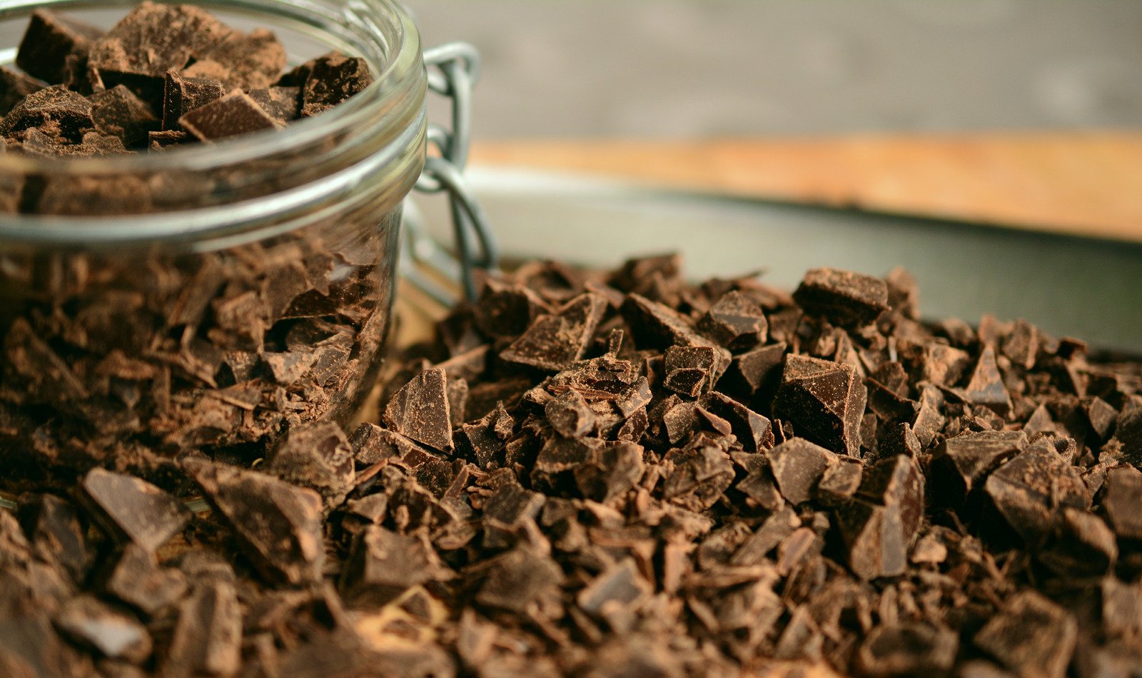 【リアルにヤバい⁉】チョコレート効果の食べ過ぎで起こる体への悪影響｜こうなったら注意です！