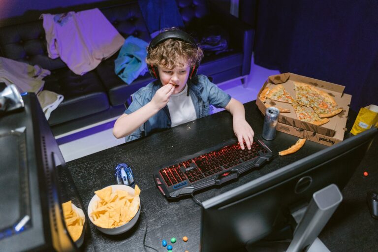【早急に対処を！】ネットやゲーム依存症の治し方｜親が子どもに出来ることとは？