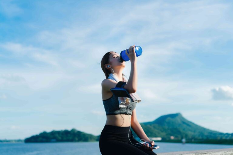 【プロテインが無駄になる？】朝食にプロテインだけを飲むのはあり？｜科学的には○○です！