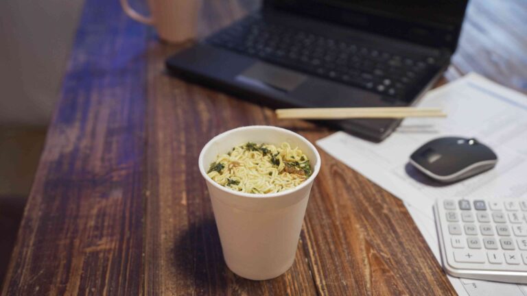 【タバコより危険？】カップ麺が体に悪い6つの理由！カップ麺のとんでもない悪影響とは？
