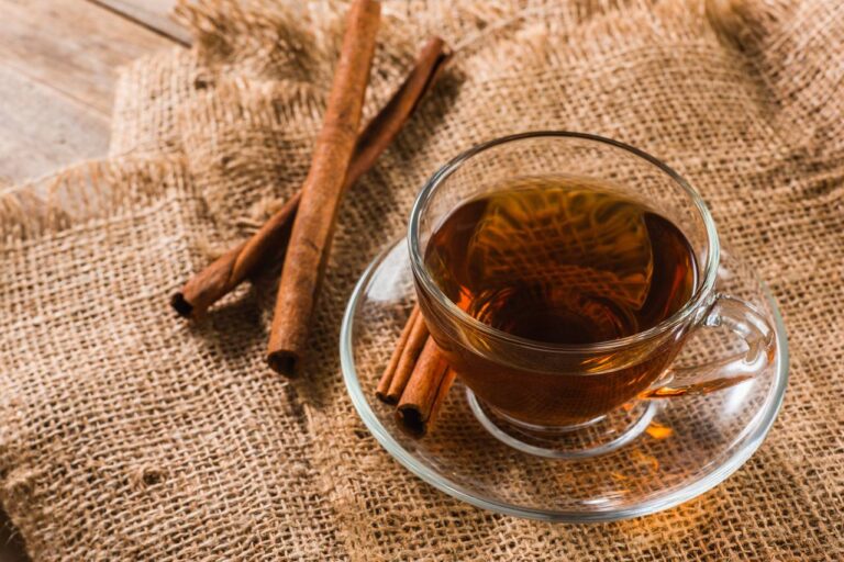 【お金の無駄？】黒烏龍茶は効果なし？科学的に正しいダイエット飲料とは？